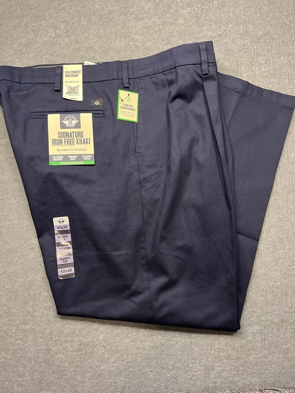 NWT Dockers Signature Iron Free Khaki Pants Mens 42x30 Navy Pleated Relaxed Fit